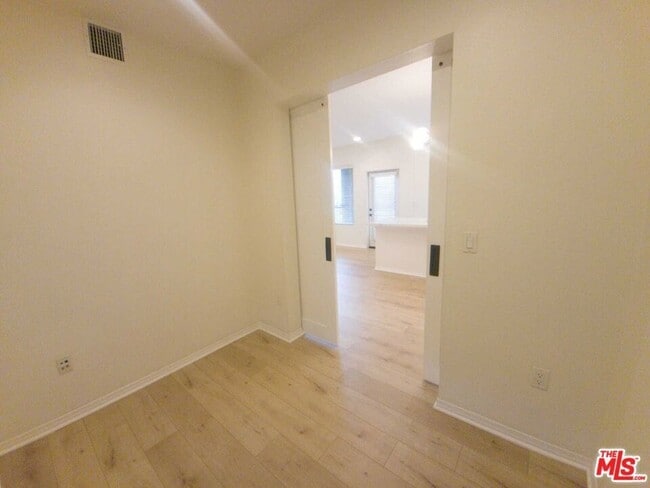 Building Photo - 6020 S Seabluff Dr