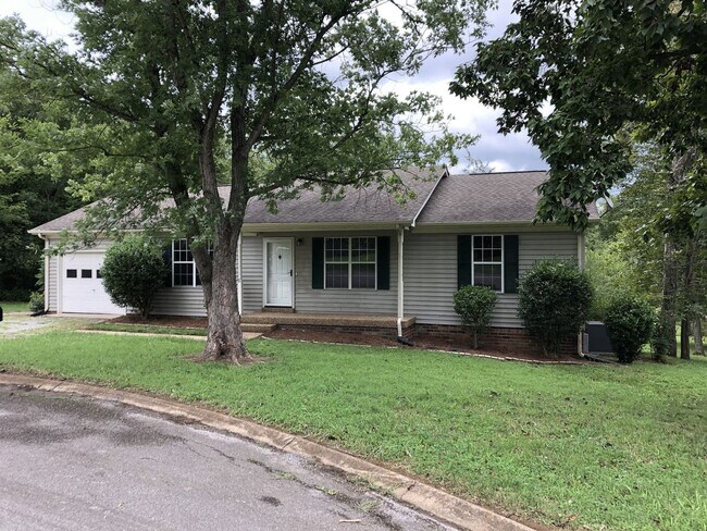 Building Photo - Charming 3BR Home with Spacious Yard in the Heart of Mount Juliet