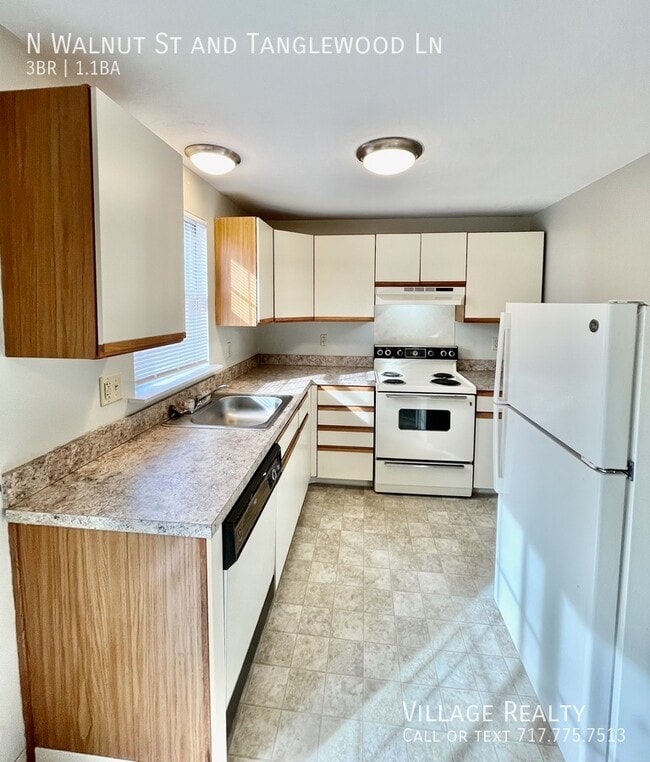 Building Photo - 492 N Walnut St