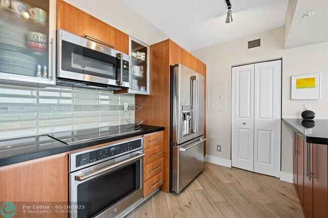 Building Photo - 600 W Las Olas Blvd