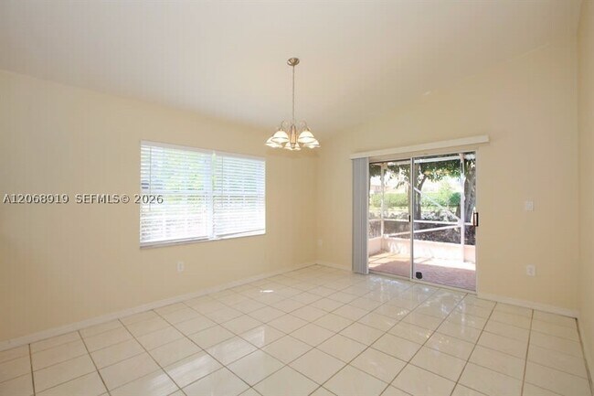 Building Photo - 504 SW 177th Ave
