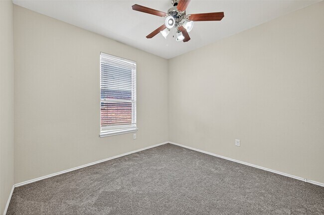 Building Photo - 1403 S Maple Dr