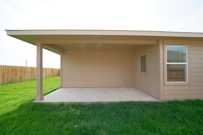 Building Photo - Newly Built Home in Red River Ranch Neighborhood of Cibolo, TX Realtor Commission: $500