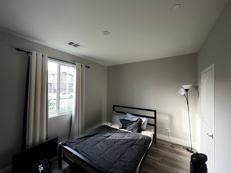 Building Photo - 37556 River Oats Ln