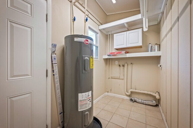 Building Photo - 909 Westgate Dr