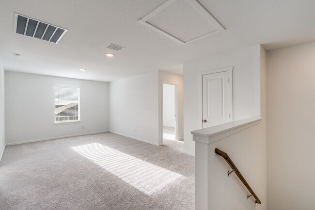 Building Photo - 3335 Gingham Pt