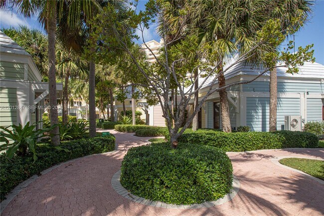 Building Photo - 731 Crandon Blvd