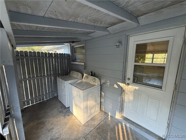 Building Photo - 1113 Jones Ave