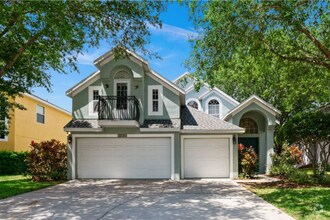Building Photo - Stunning 5/2.5 Spacious Home with a 3 Car ...