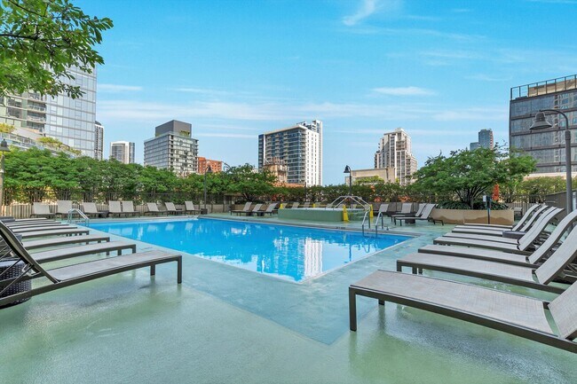 Building Photo - 400 N La Salle Dr