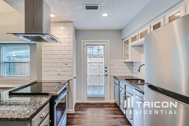 Building Photo - 202 Colony Dr