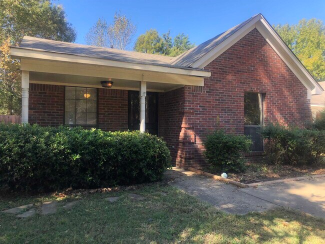 Building Photo - 6813 Maury Dr