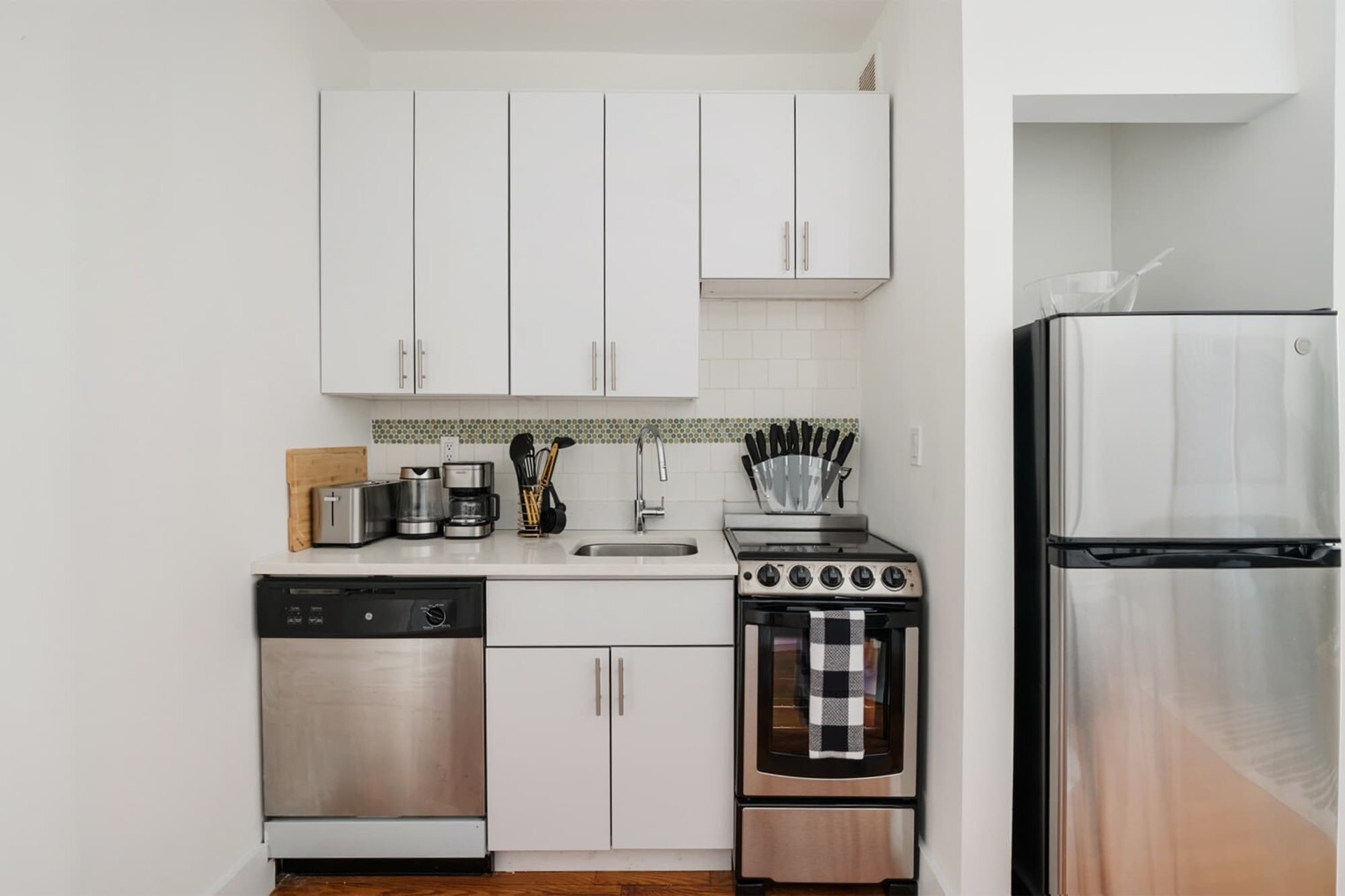 Building Photo - 444 W 48th St