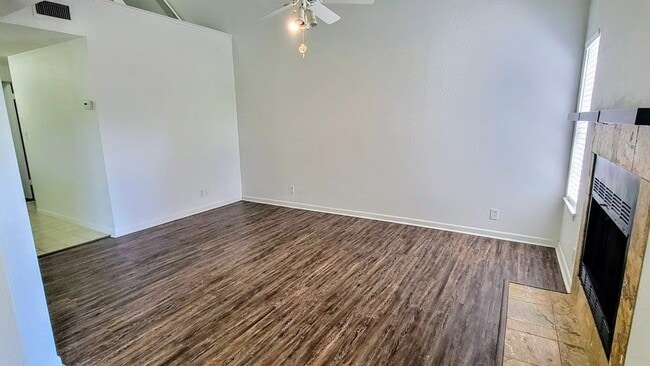 Building Photo - 210 Oak Bay Dr