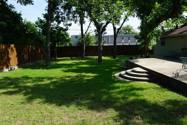 Building Photo - 2817 Wayside Ave