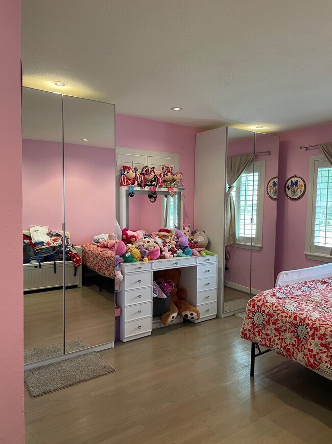 Building Photo - 5232 Piping Rock Ln