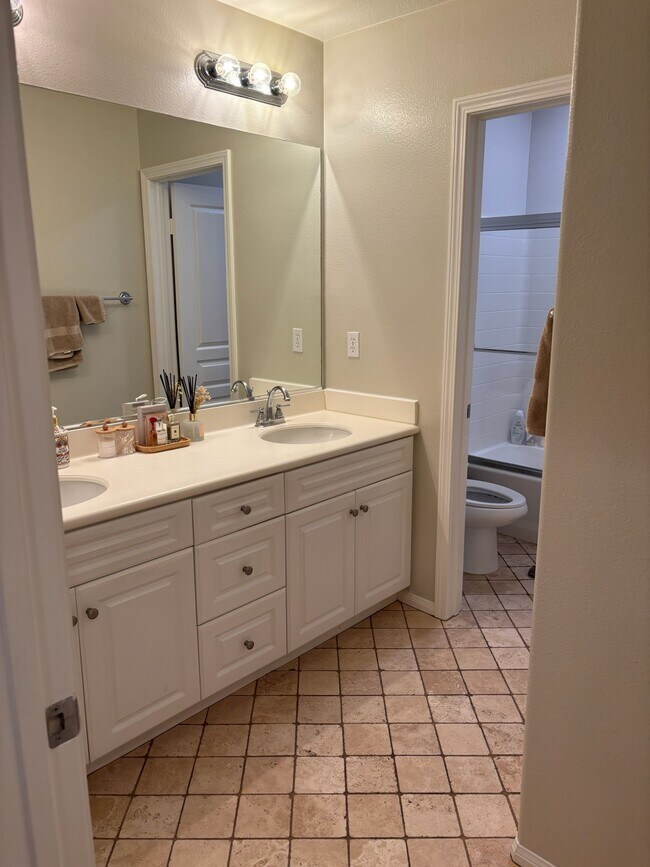 Building Photo - 92 Sarabande