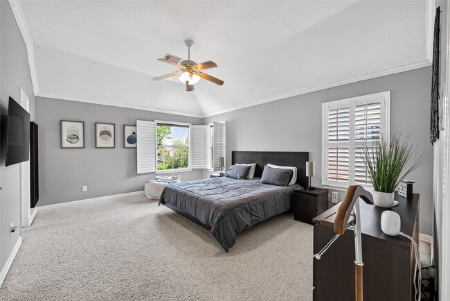 Building Photo - 1015 Enclave Square S
