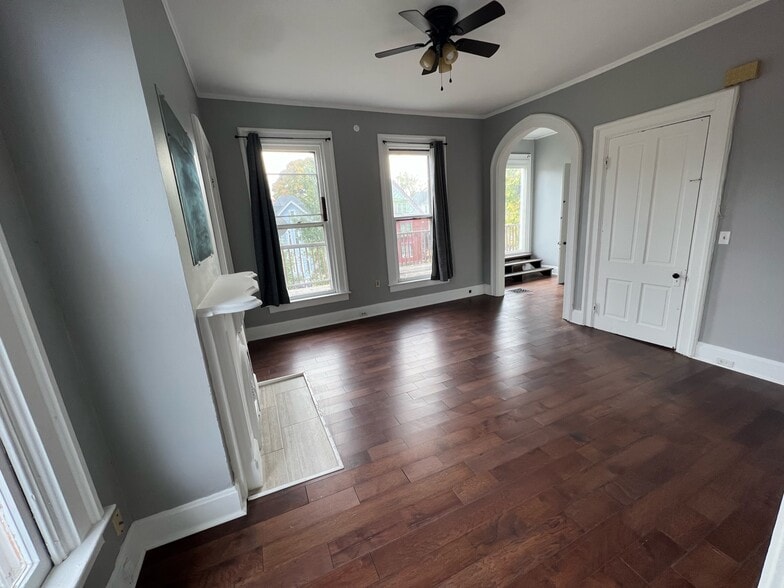 Building Photo - 832 Oak Street