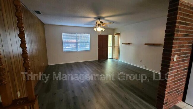 Building Photo - 105 N Edinburgh Dr