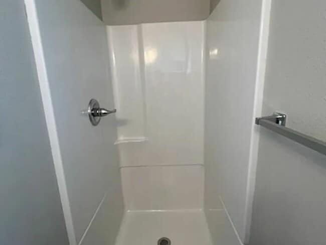 Building Photo - 5120 River Ridge Ln