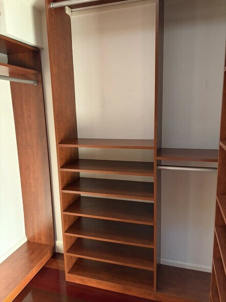 Building Photo - 832 N Las Palmas Ave