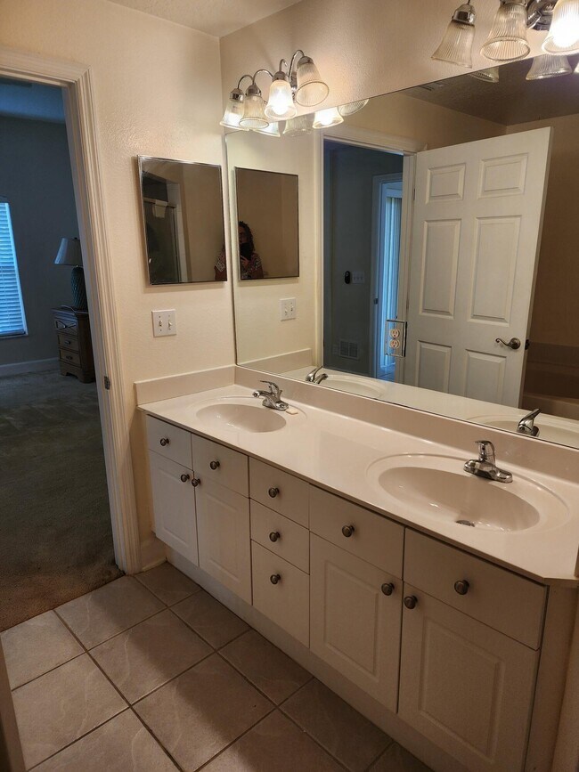 Building Photo - 170 Portside Ave