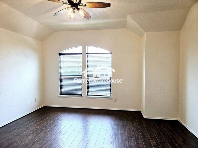 Building Photo - 8039 Ellinger Ln