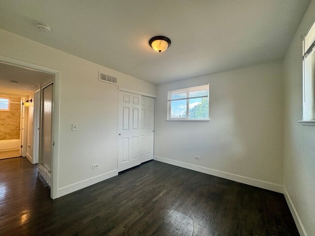 Building Photo - 2 Bedroom 1 Bath In Lakewood! Available Now!!