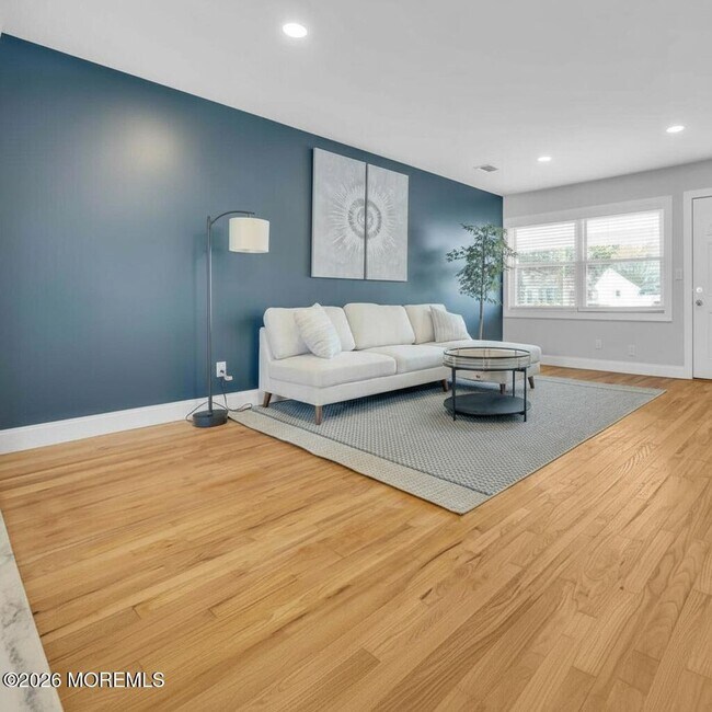 Building Photo - 1143-1145-1145 Roe Ave