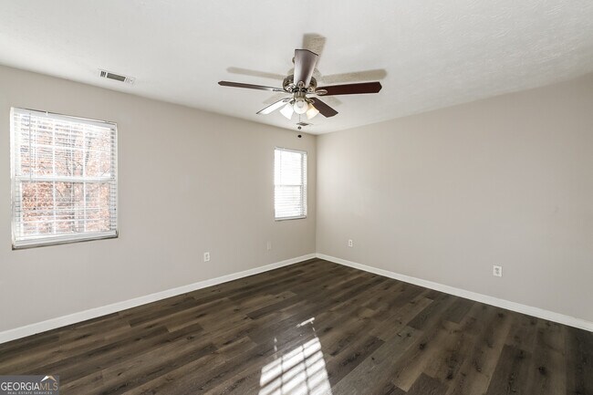Building Photo - 5895 Brookside Dr SE