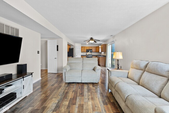 Building Photo - 7913 Meadow Bend Ln