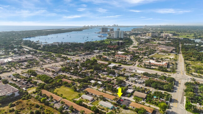 Building Photo - 1919 Doffer Ln