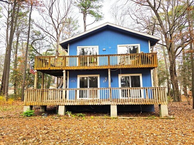 Building Photo - 13 Sailors Way