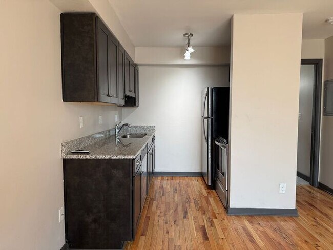 Building Photo - Remodeled Studio in Woodbine