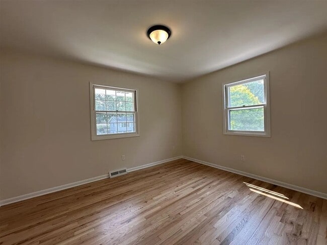 Building Photo - 3006 Stanford Ave