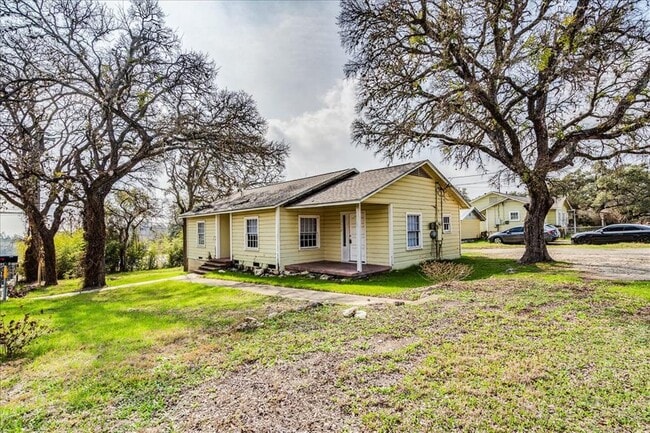 Building Photo - 1119 N LBJ Dr