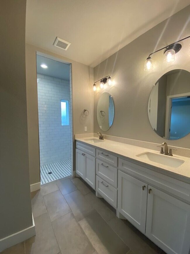 Building Photo - 3806 Negin Dr