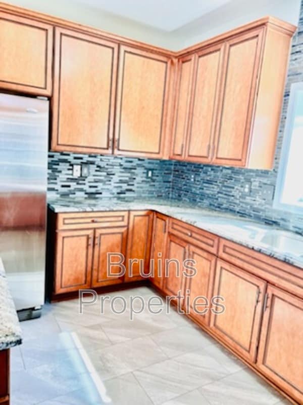 Building Photo - 2324 Alderbrook Dr