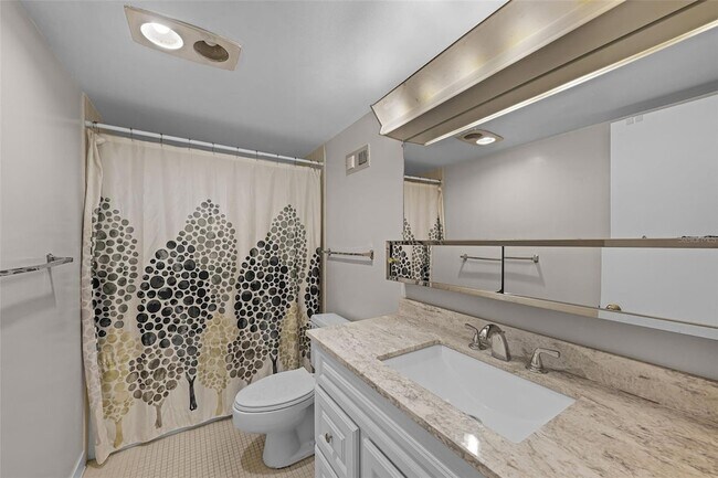 Building Photo - 260 Crown Oaks Way