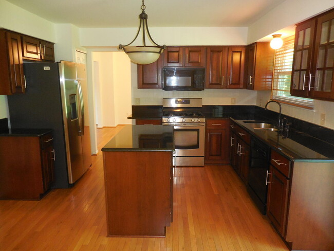 Building Photo - 3020 Gallinger Dr