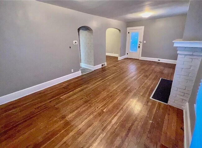 Building Photo - 316 E Florida Ave