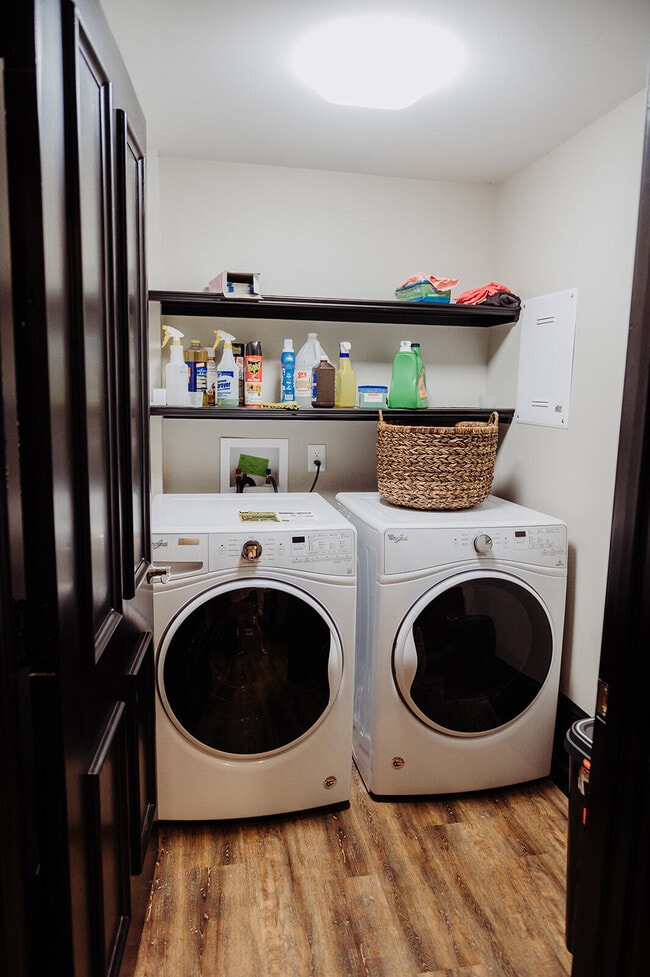 Building Photo - 275 S Limestone