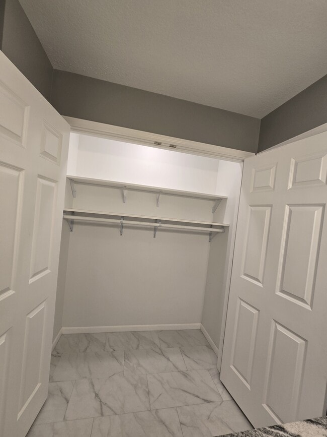 Building Photo - 1796 E Lake Mitchell Dr