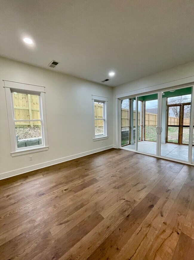 Building Photo - 323 50th Ave N