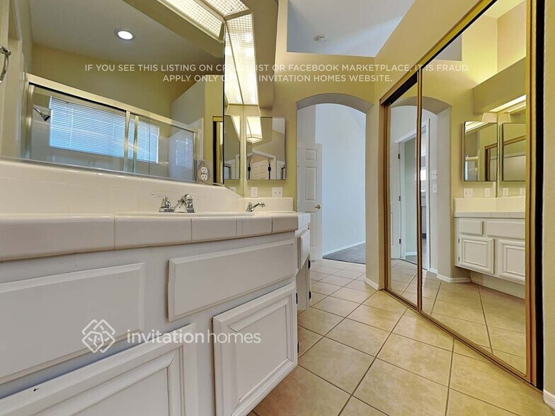 Building Photo - 4512 Crimson Leaf Dr