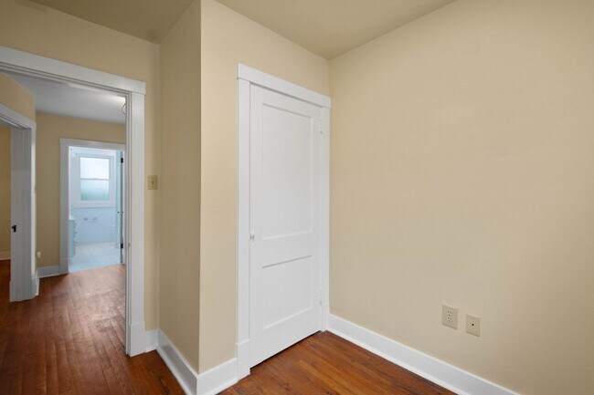 Building Photo - MOVE IN TODAY! Don't miss this FULLY RENOV...