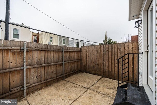 Building Photo - 2009 E Cumberland St