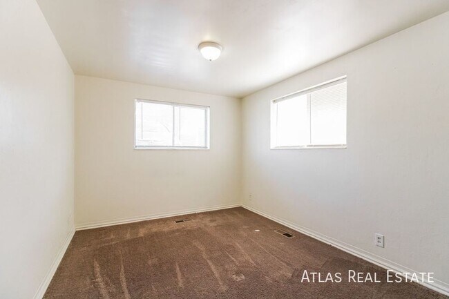Building Photo - 1363 Emery St W