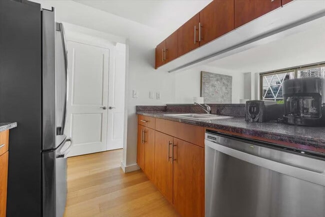 Building Photo - 254 W 54th St